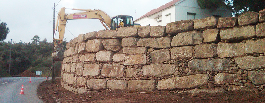muros com pedras  Fachada muro, Muro, Pedras